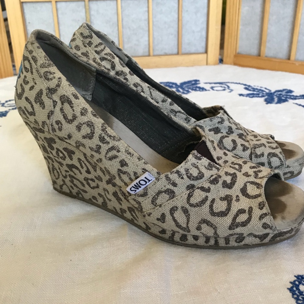 Toms leopard print platform wedges